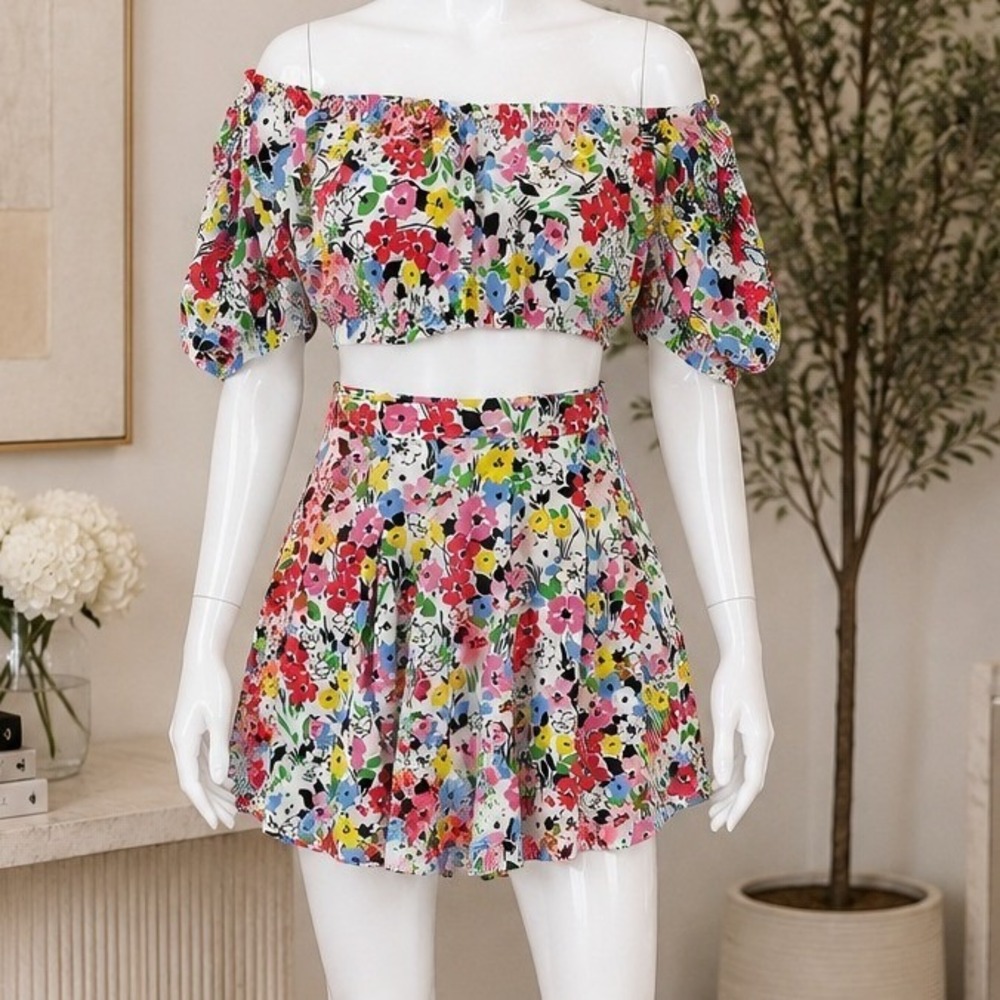 Yumi Kim Womens Floral Two Piece Set Off Shoulder Crop Top and Shorts Size S 6